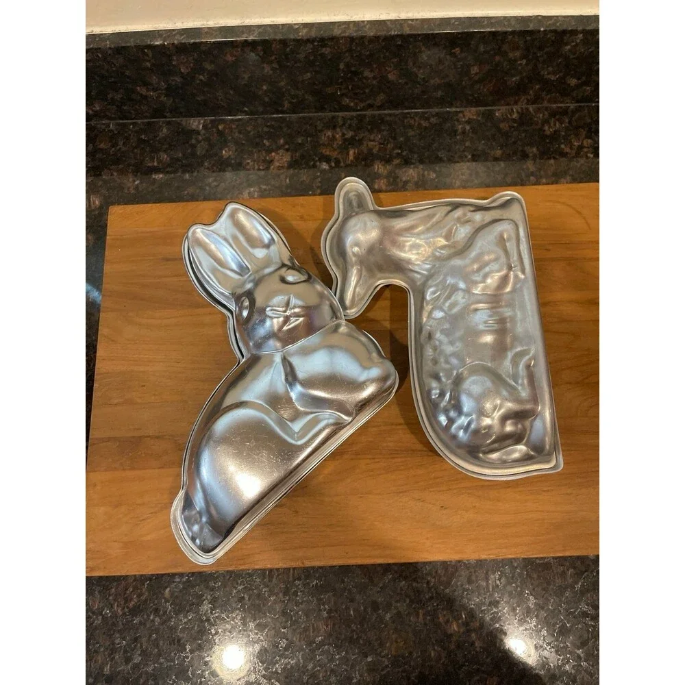 Vintage Cast Aluminum Lamb and rabbit jello/cake Mold